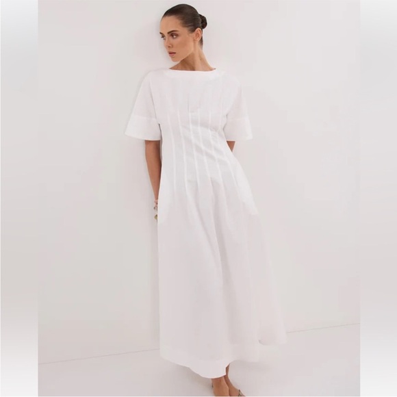 DISSH Dresses & Skirts - DISSH Elegant White Textured Short-Sleeve Dress